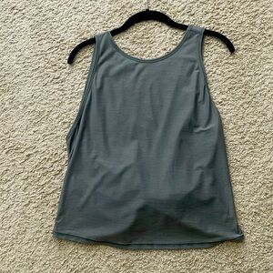 Lululemon GREEN twist low back t-shirt NWOT 6